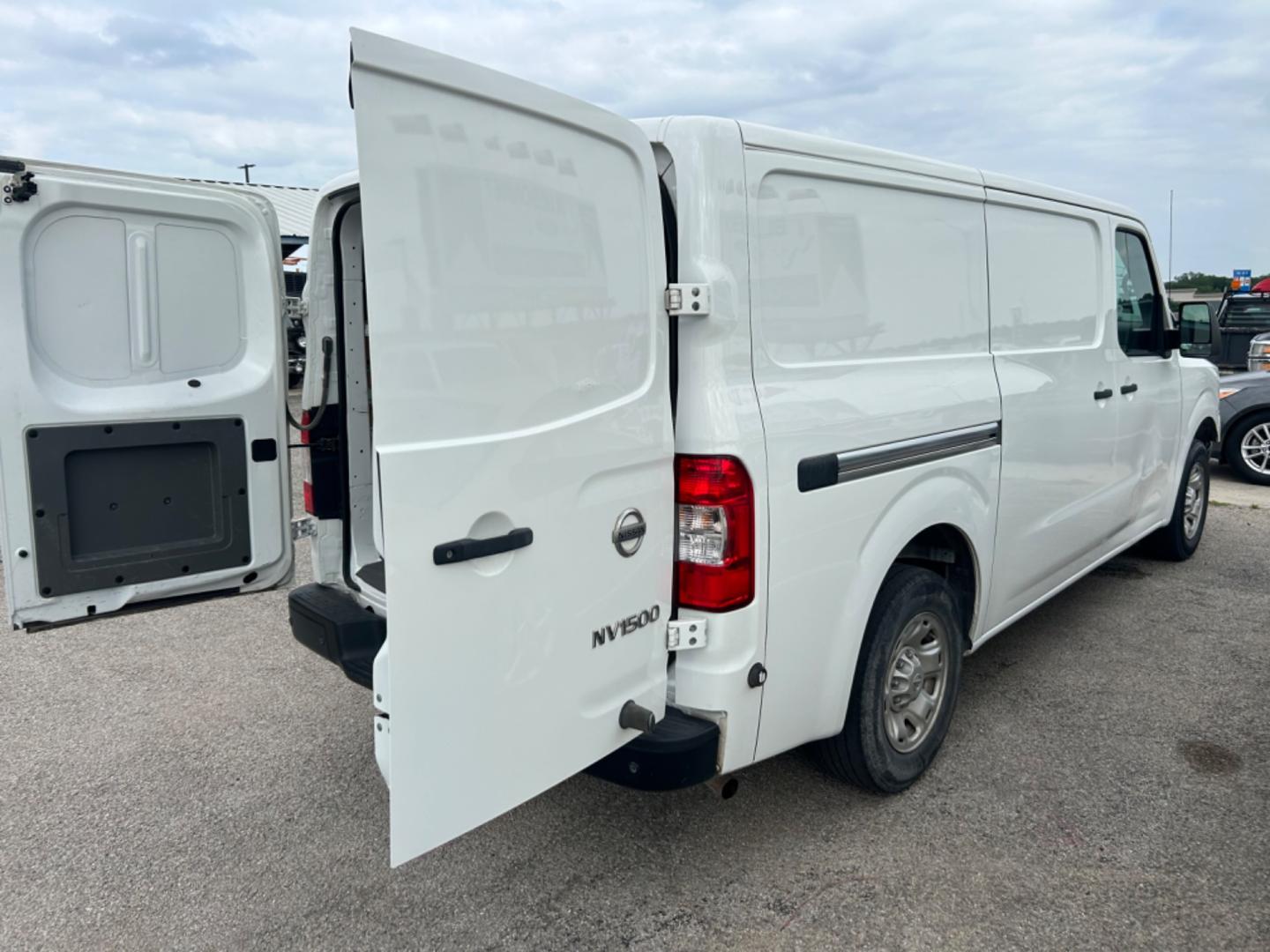 2018 White Nissan NV Cargo (1N6BF0KM6JN) with an 4.0L V6 F DOHC 24V engine, Automatic transmission, located at 1687 Business 35 S, New Braunfels, TX, 78130, (830) 625-7159, 29.655487, -98.051491 - Photo#6